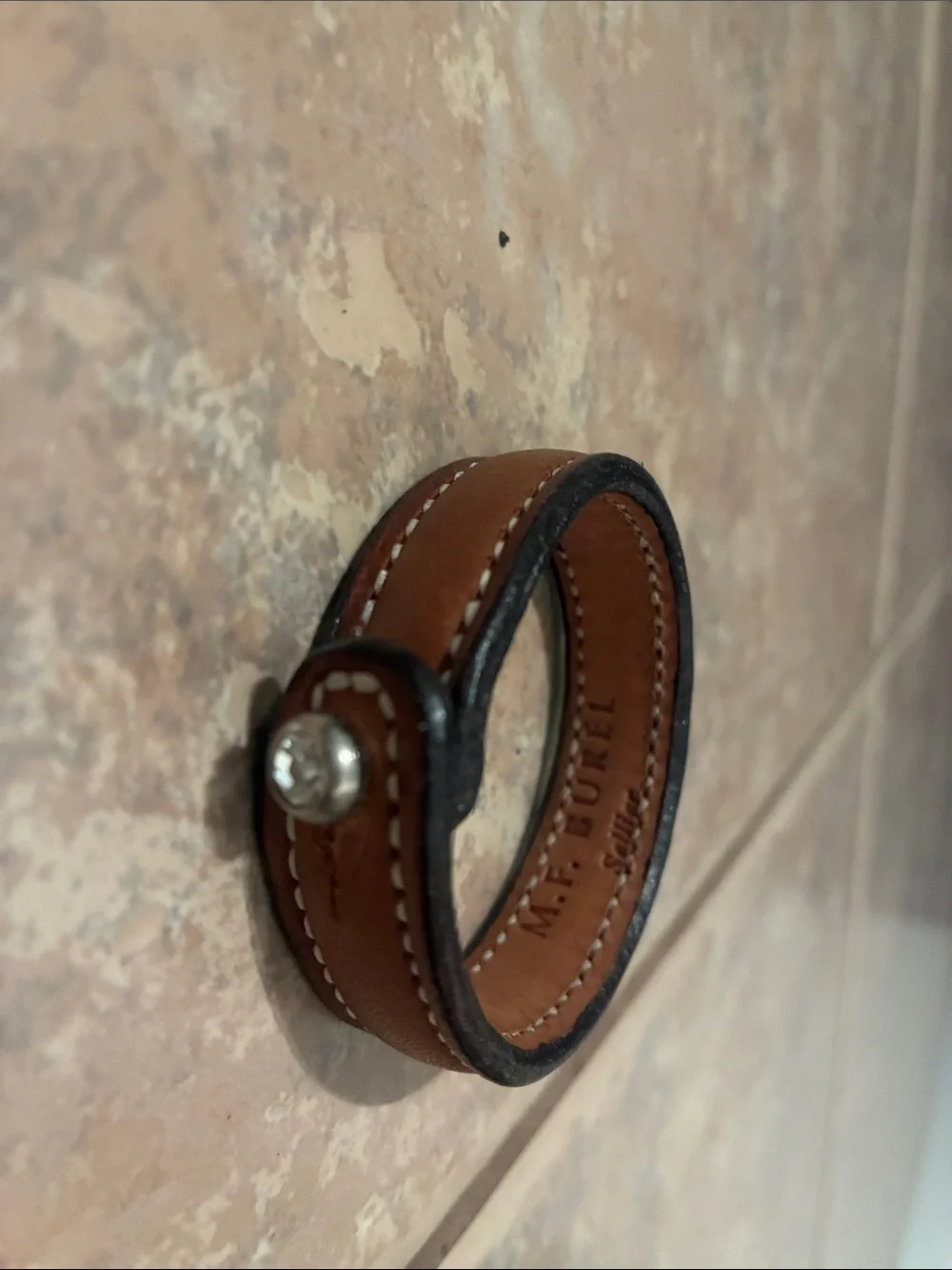 Men’s Tan Leather Key Ring Holder with Stitch Detailing
